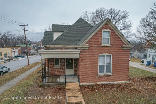 218 Center St in Jefferson City, MO - Building Photo - Building Photo