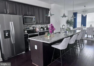 7310 Wood Pond Cir in Lanham, MD - Building Photo - Building Photo