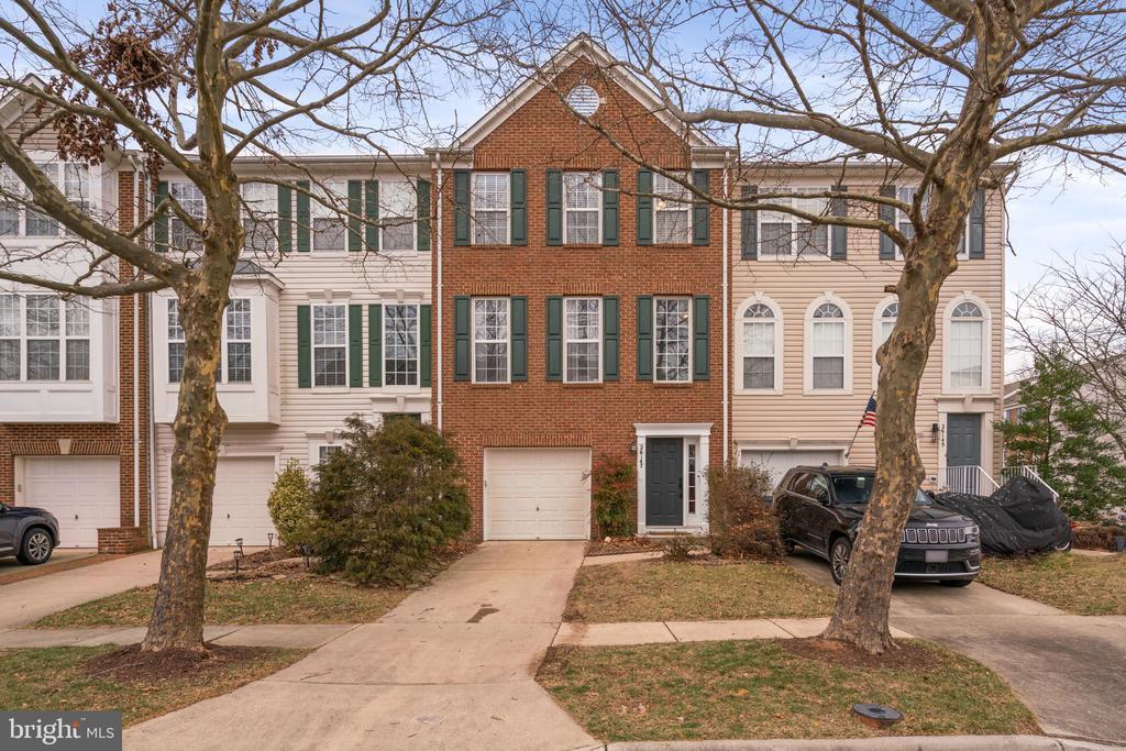 26147 Lands End Dr in Chantilly, VA - Building Photo