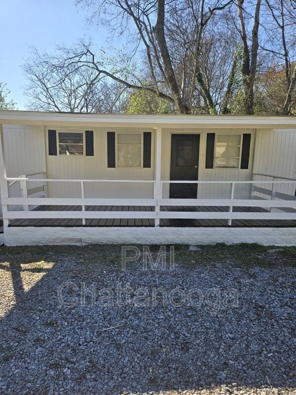 property at 997 W Elmwood Dr