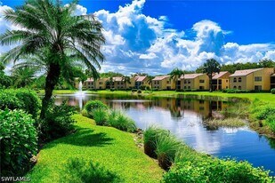 583 Beachwalk Cir in Naples, FL - Building Photo