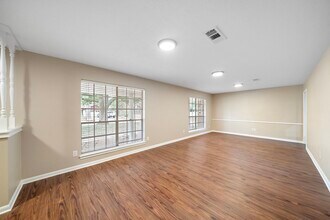 1104 Hillcrest Dr in Conroe, TX - Building Photo - Building Photo