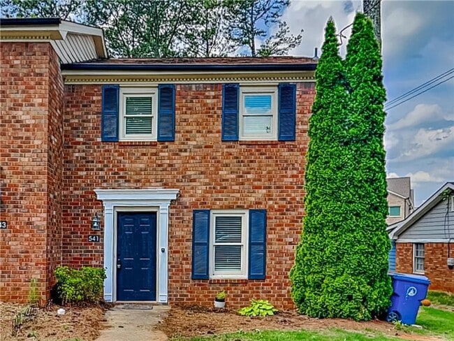 541 Charleston Ln