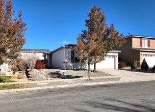 8890 Sunset Breeze Dr in Reno, NV - Building Photo - Building Photo