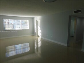 6930 NW 186th St in Hialeah, FL - Building Photo - Building Photo