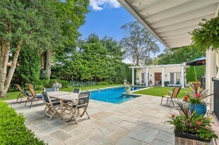 24 Jennings Ave in Southampton, NY - Building Photo