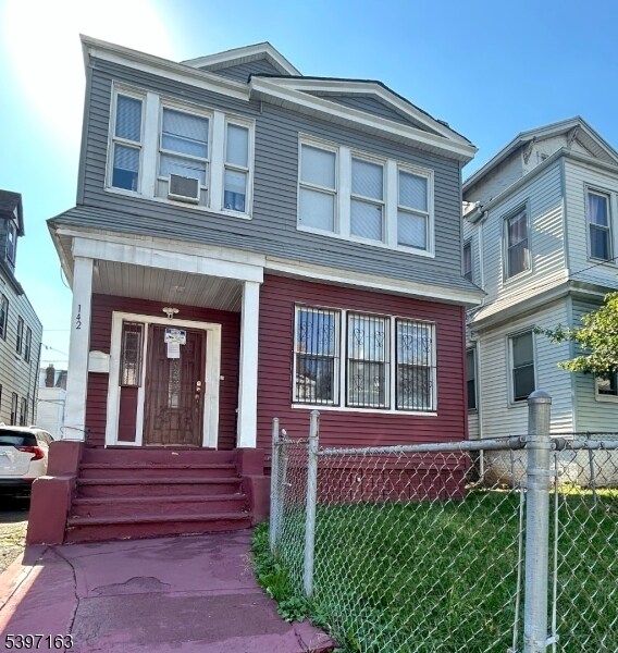 142 Mapes Ave in Newark, NJ - Building Photo