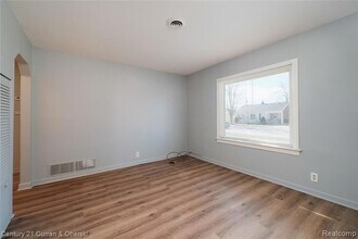 22619 Furton St in St. Clair Shores, MI - Foto de edificio - Building Photo