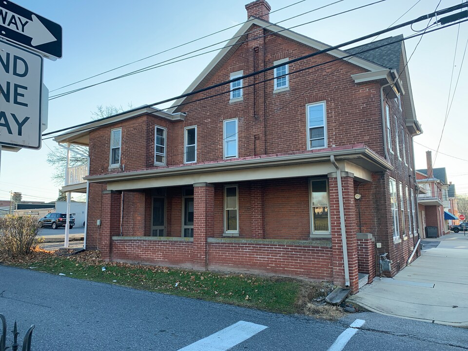 26 E Park St in Elizabethtown, PA - Building Photo