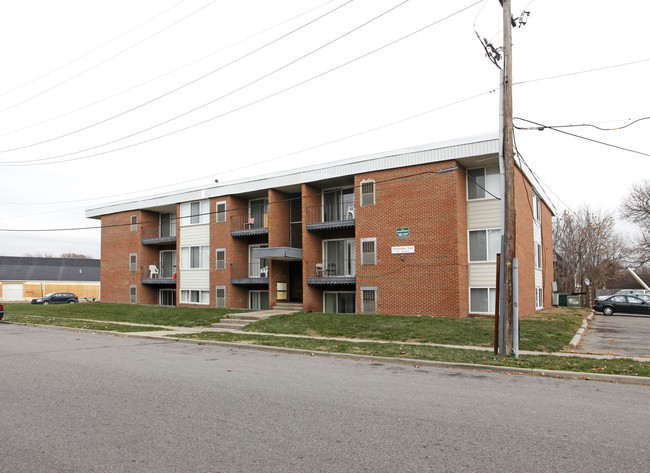 Ambassador East Apartments in Ypsilanti, MI - Building Photo - Building Photo