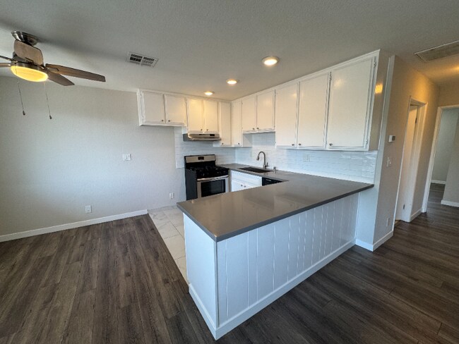 623 E Cedar Ave, Unit G in Burbank, CA - Building Photo - Building Photo