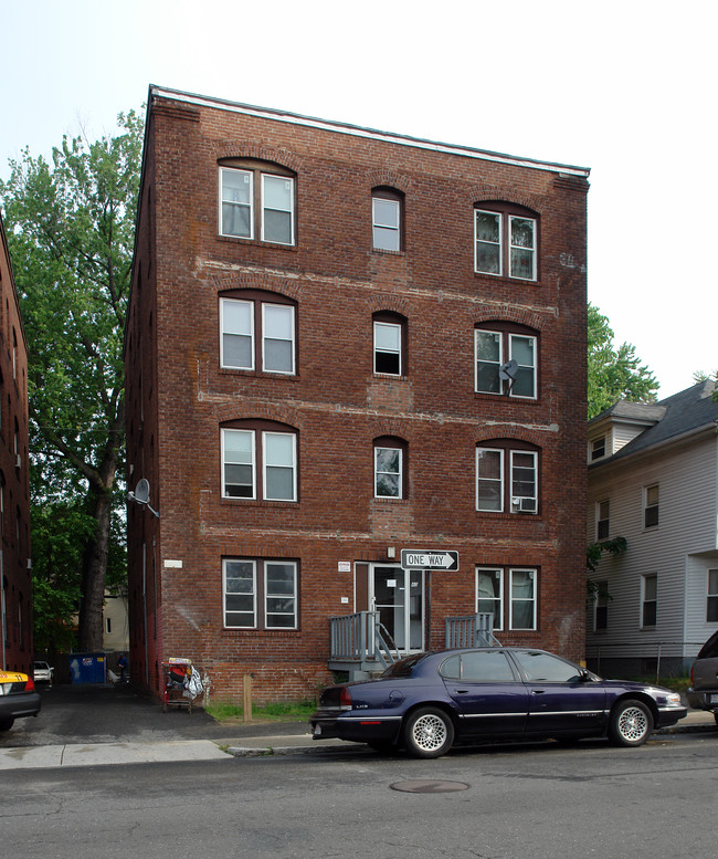 40 Dover St in Springfield, MA - Foto de edificio - Building Photo