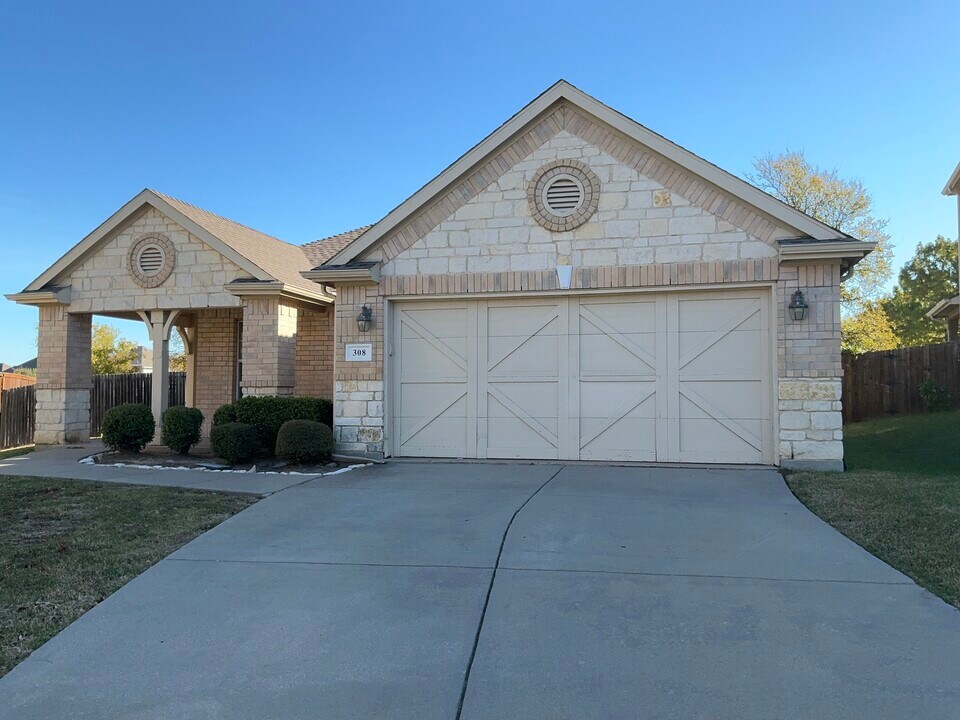 308 Stewart Ln in Euless, TX - Foto de edificio