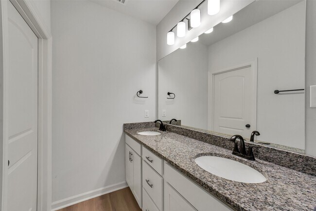 10902 Bonfire Trl in Beasley, TX - Foto de edificio - Building Photo