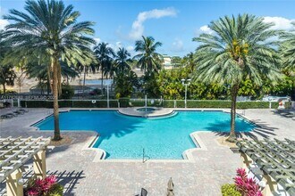 1745 E Hallandale Beach Blvd, Unit 2302 in Hallandale Beach, FL - Building Photo - Building Photo