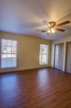 114 Oakview Dr in Kerrville, TX - Building Photo - Building Photo