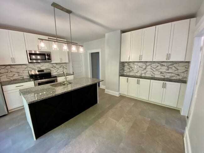 property at 3 Elliott Rd