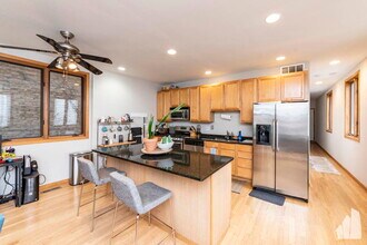 1401 N Artesian Ave in Chicago, IL - Building Photo - Building Photo