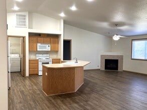 5402 Kirkwood Ln in West Richland, WA - Building Photo - Building Photo