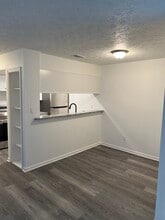 1724 Wesley Way NW, Unit Unit B in Conyers, GA - Building Photo - Building Photo