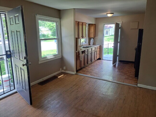 10196 Winkler Dr in St. Louis, MO - Building Photo - Building Photo