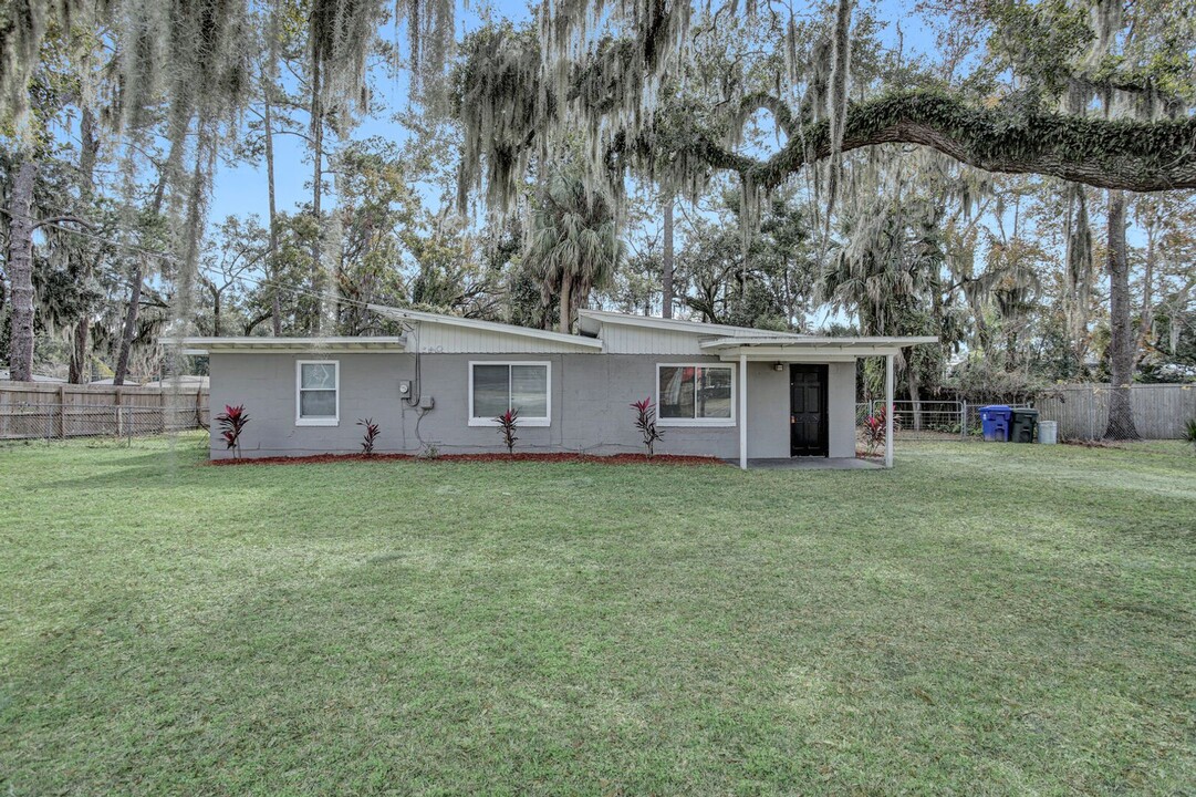 232 Campbell Ave in Orange Park, FL - Foto de edificio
