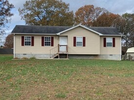 31 N D St in Hillsboro, TN - Building Photo