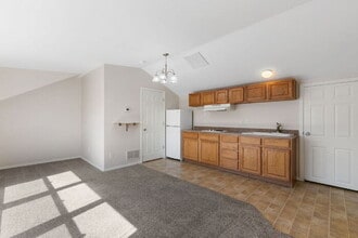 2284 St Paul Dr in Colorado Springs, CO - Foto de edificio - Building Photo