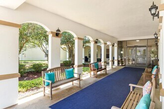 Valor Hill Apartments in San Antonio, TX - Foto de edificio - Building Photo