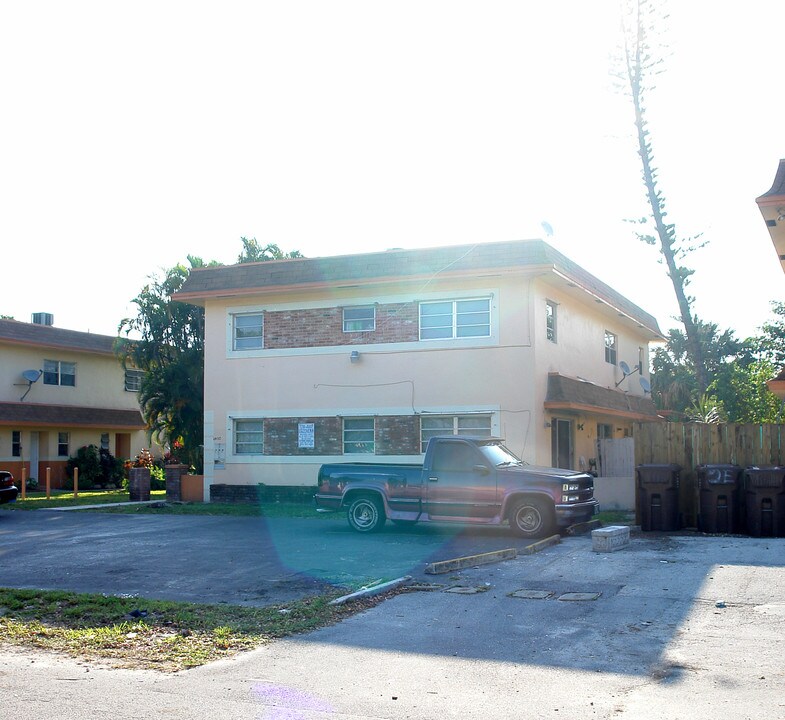 2430 SW 42nd Ave in Fort Lauderdale, FL - Building Photo