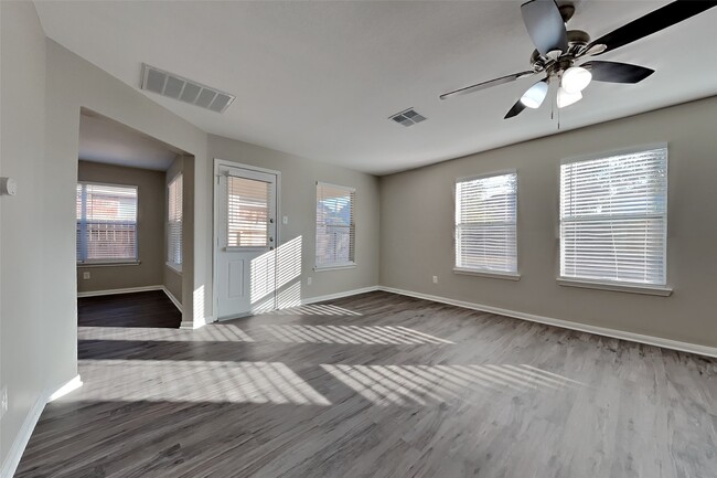 32339 Summer Park Ln in Conroe, TX - Building Photo - Building Photo