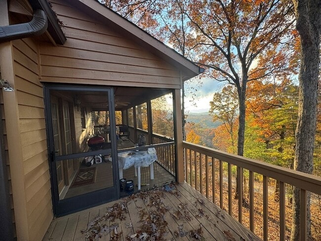 664 Fox Run Dr in Blue Ridge, GA - Foto de edificio - Building Photo