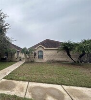 13 South Dr in Pharr, TX - Building Photo