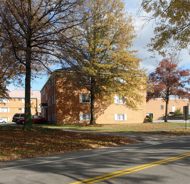 4250 Hillman Way in Youngstown, OH - Building Photo - Building Photo