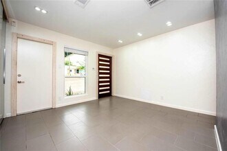 3302 Catalina Dr in Austin, TX - Building Photo - Building Photo