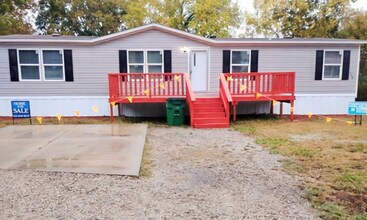 138 Rainbow Dr in Belton, MO - Building Photo - Building Photo