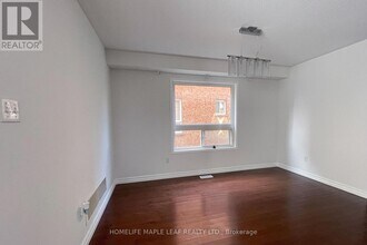 104 Crown Victoria Dr in Brampton, ON - Building Photo - Building Photo