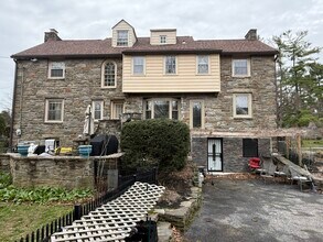 1358 Indian Creek Dr in Penn Wynne, PA - Foto de edificio - Building Photo