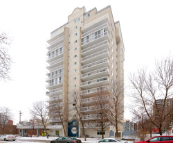 10130 114th St NW in Edmonton, AB - Building Photo