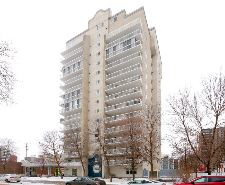 10130 114th St NW in Edmonton, AB - Building Photo