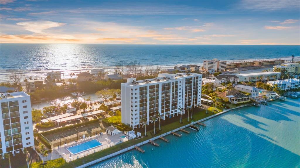 9397 Midnight Pass Rd in Sarasota, FL - Building Photo