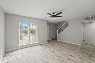12115 Royal Woods Dr in El Paso, TX - Foto de edificio - Building Photo