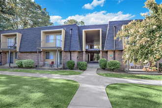 Patrician Terrace Apartment Homes in Jackson, TN - Foto de edificio - Building Photo