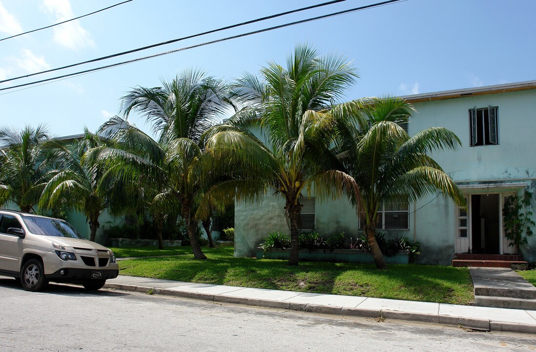 554-572 SW 6th St in Miami, FL - Building Photo