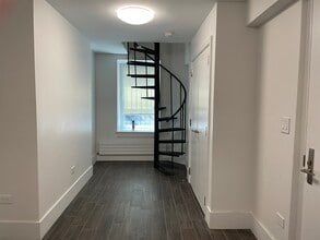 125 E 83rd St in New York, NY - Building Photo - Building Photo