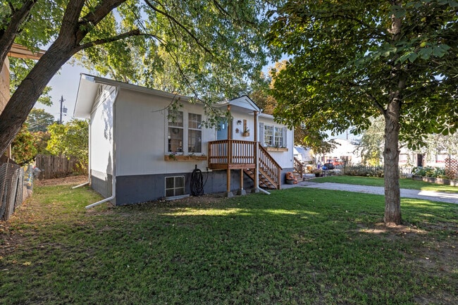 property at 1847 W Sussex Ave