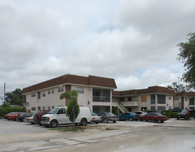 Miramar Club in Miramar, FL - Foto de edificio - Building Photo