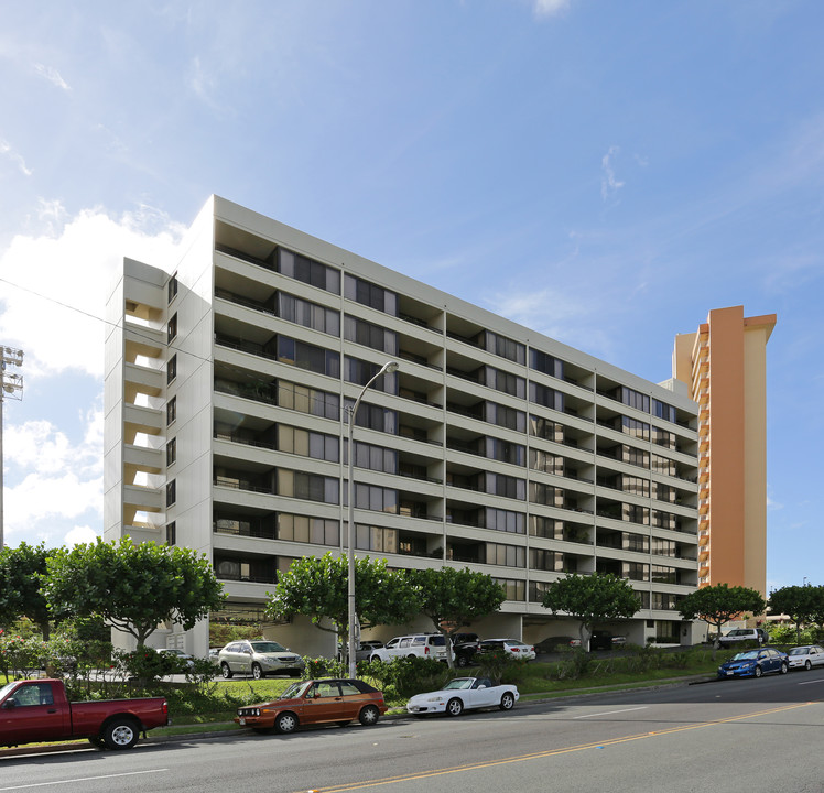 Lakecrest in Honolulu, HI - Building Photo