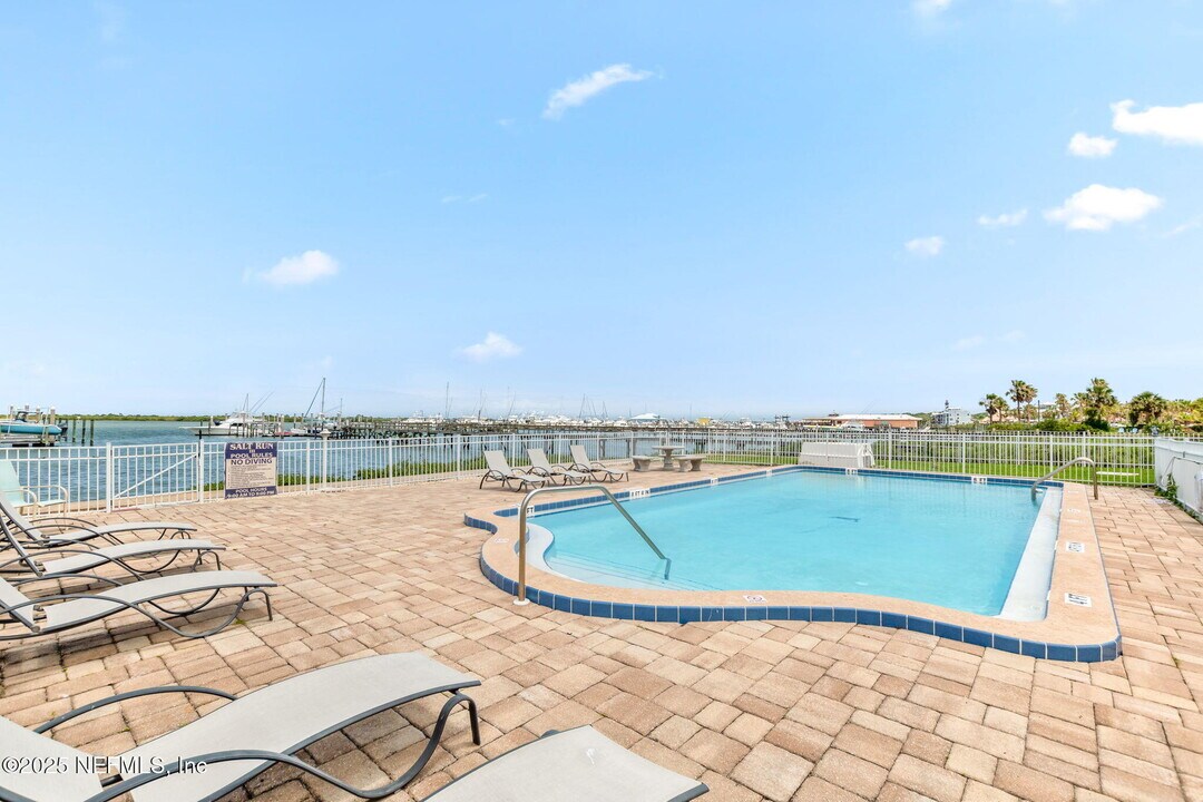 83 Comares Ave in St. Augustine, FL - Building Photo