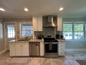 603 Manhattan Ave in Thornwood, NY - Building Photo - Building Photo